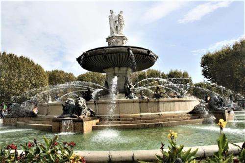 AUGUSTINS FOUNTAIN Studio Cosy AIX Centre Historique à 3 minutes de COURS MIRABEAU -WIFI-SMART TV-RUE CALME