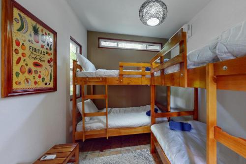 Postel nebo postele na pokoji v ubytování Jungle Jewel