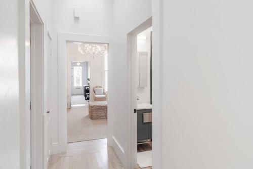 Imagen de la galería de Charming Victorian Oasis with an Elegant and Spacious Haven, en San Francisco