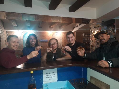 Tetamu yang menginap di Hostel Iris
