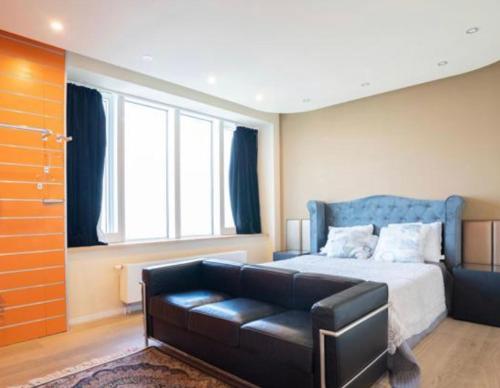 Ein Bett oder Betten in einem Zimmer der Unterkunft Luxury and beautiful apartment with unique skyview