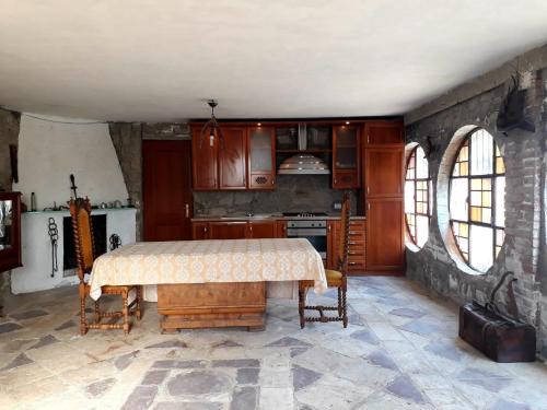 a kitchen with a table and chairs in a room at La Casa del Grillo in Viterbo