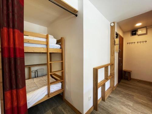 two bunk beds in a room with a hallway at Studio Les Menuires, 1 pièce, 4 personnes - FR-1-452-230 in Les Menuires