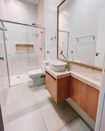 a bathroom with a sink and a shower and a toilet at Casa Cancun Hotel Boutique & Eventos in Penha