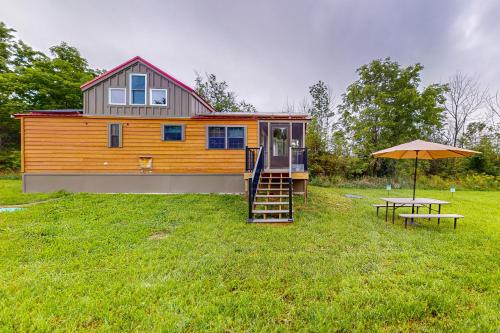 Un jardín fuera de Seneca Lake Serenity