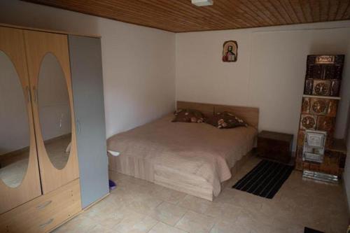 Ένα ή περισσότερα κρεβάτια σε δωμάτιο στο Cabana La Buligă