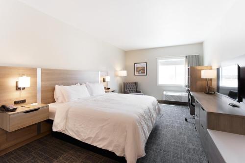 a hotel room with a bed and a flat screen tv at Brady Hotel in New Florence