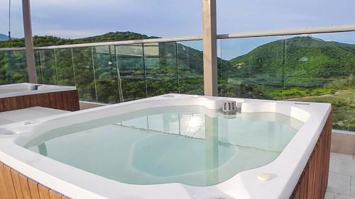 a bath tub with a view of a mountain at confortable apartasuite en la playa in Gaira