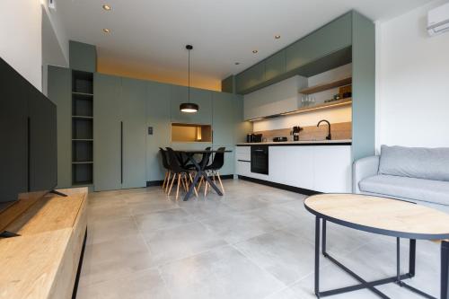 Studio w/king size bed near the Heart of Kalamata