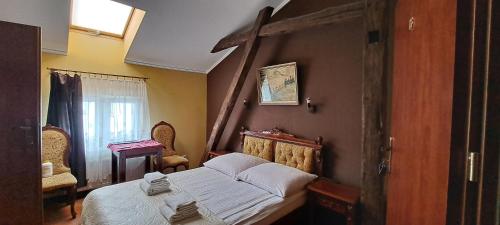 a bedroom with a large bed in a room at Gościniec & SPA Darłowo in Darłowo