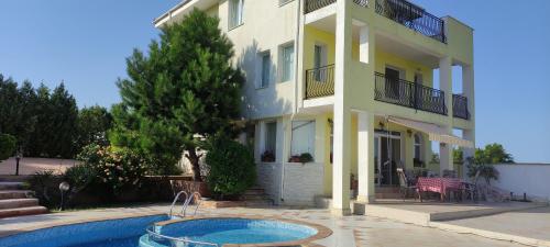 Villa Byala Grape House