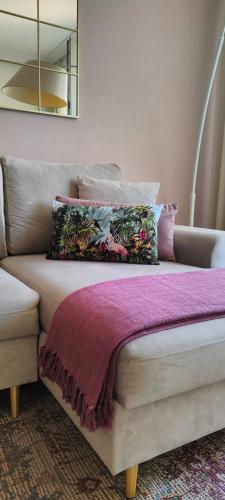 a bed with two pillows and a couch in a room at Oviedo Centro- Parking gratuito in Oviedo