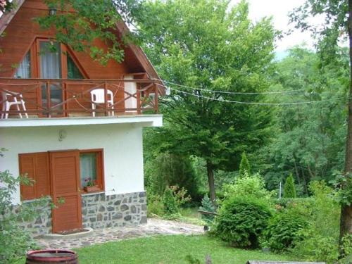 a house with a balcony on the side of it at Szarvas Panzió in Erdőbénye