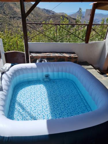 a jacuzzi tub with a view of the mountains at Casa Los Manantiales in Tejeda