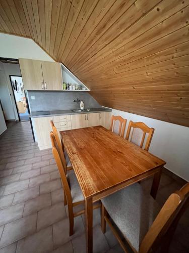 Una cocina o cocineta en Churáňov Lanovka
