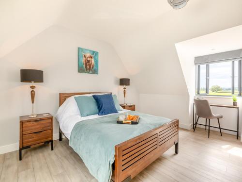 Un pat sau paturi într-o cameră la Woodlands Annexe