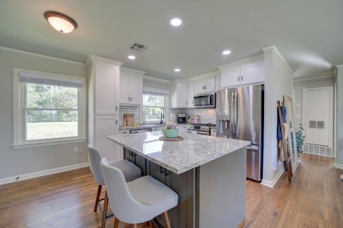 Η κουζίνα ή μικρή κουζίνα στο Stylish Tulsa Home with Modern Updates!