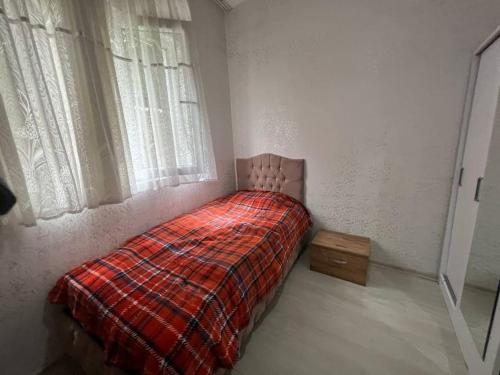 Postel nebo postele na pokoji v ubytování 3 odalı bahçeli bbQ Antalya kalbinde ev