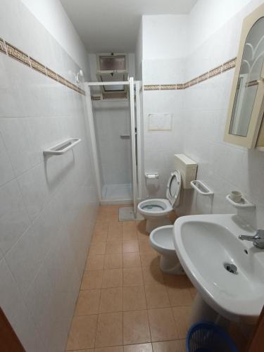 Bilik mandi di Stanze Villa Morosini Torre san Giovanni percorso cammino Salento