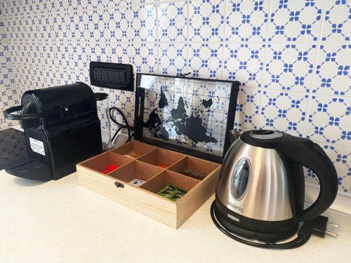 BEAUTIFUL renovated apartment ,NEXT TO THE BEACH ! AIR-C, FREE PARKING!