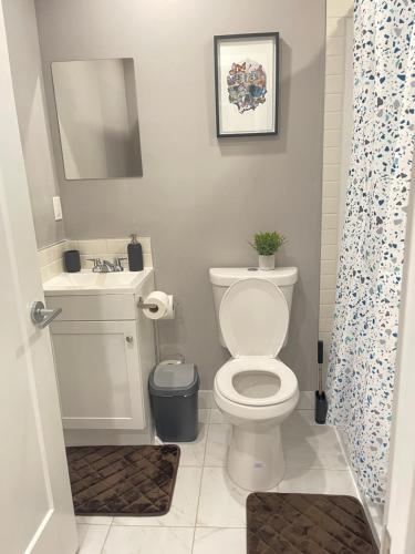 Fotografie z fotogalerie ubytování Cozy basement suite v destinaci Calgary