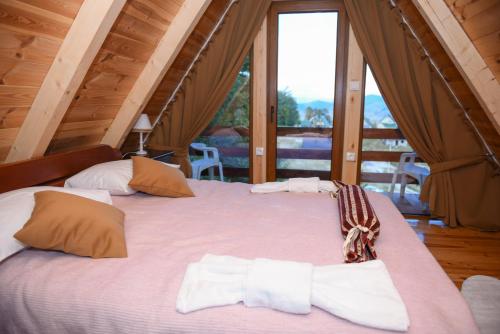 En eller flere senge i et værelse på Highlander guesthouse