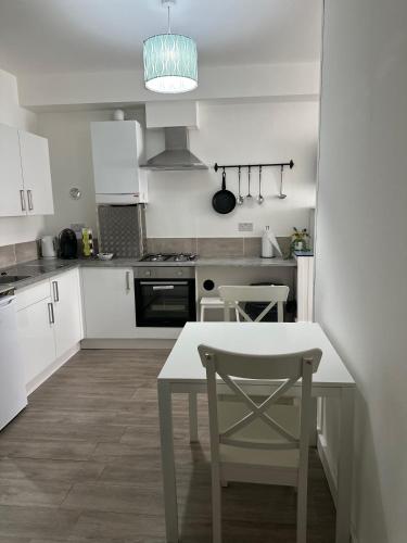 Kuchyň nebo kuchyňský kout v ubytování High Barnet Studio Flat