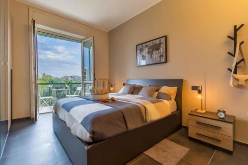 Modern & Bright 2 bedroom Flat 50m from M4 Stop
