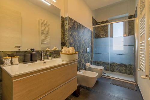 Modern & Bright 2 bedroom Flat 50m from M4 Stop