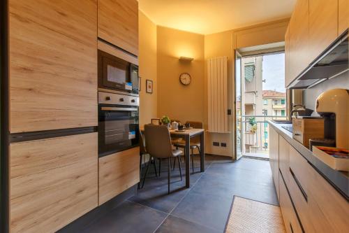 Modern & Bright 2 bedroom Flat 50m from M4 Stop