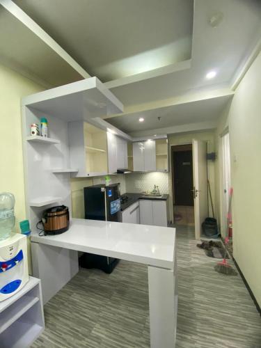 Dapur atau dapur kecil di The Suites Metro by KS Property