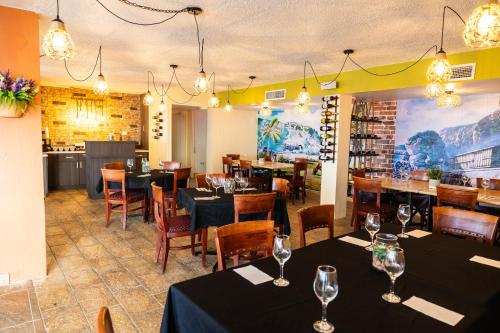 a restaurant with tables and chairs in a room at Hotel El Guajataca in Quebradillas