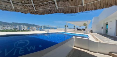 a swimming pool with a view of the ocean at CLUB DE GOLF in Acapulco