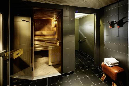 a bathroom with a walk in shower and a toilet at pentahotel Paris Charles de Gaulle in Roissy-en-France