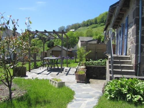 Gîte Thiézac, 4 pièces, 6 personnes - FR-1-742-113