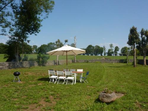 Jardín al aire libre en Gîte Mauriac, 7 pièces, 12 personnes - FR-1-742-120