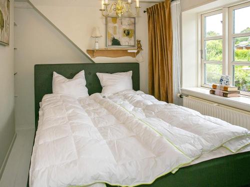 Katil atau katil-katil dalam bilik di 4 star holiday home in Asperup-By Traum