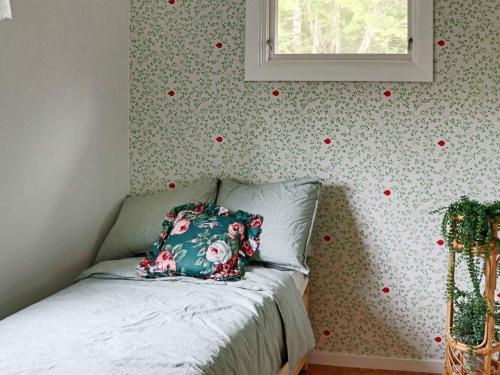 En eller flere senge i et værelse på 4 person holiday home in Fjärås-By Traum