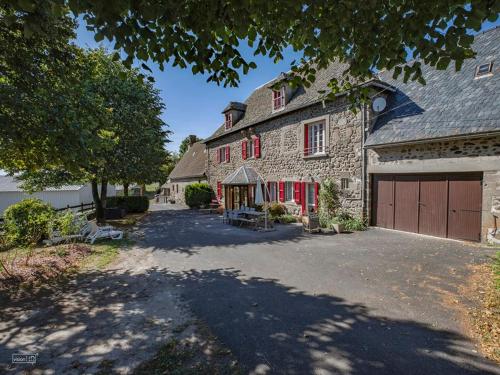 Gîte Saint-Bonnet-de-Salers, 5 pièces, 8 personnes - FR-1-742-466