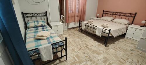 a bedroom with two beds and two towels at Guest House Italy 21 -Affittacamere in Sassari