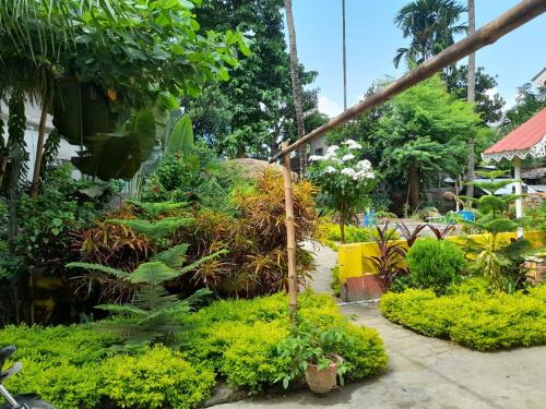 a garden with many different plants and trees at Balurghat Hotel KOKORO Farmhouse in Bālurghāt