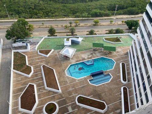 an overhead view of a swimming pool in a building at Apartamento Vista al Mar in Porlamar