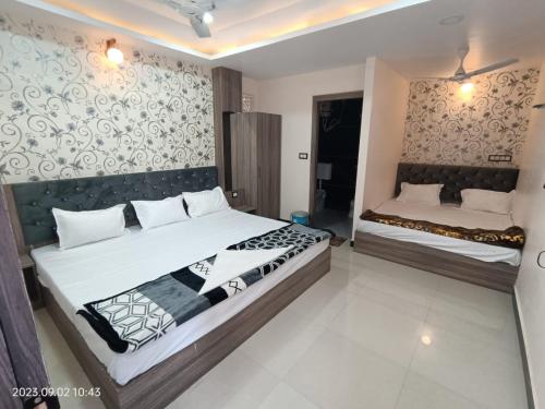 Ένα ή περισσότερα κρεβάτια σε δωμάτιο στο Kalptaru Home Stay Aff by MP TOURISM