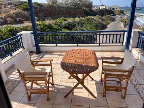 Balkón nebo terasa v ubytování Sea Urchin Apartment Neos Kosmos
