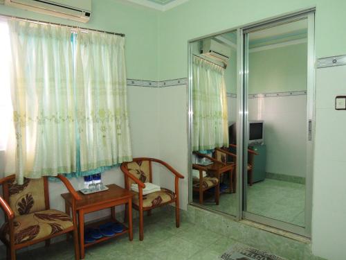 Khu vực ghế ngồi tại Kathy Hotel