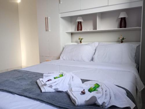 Кровать или кровати в номере Duas suítes em apartamento luxuoso com área gourmet- VOGO KAIRO