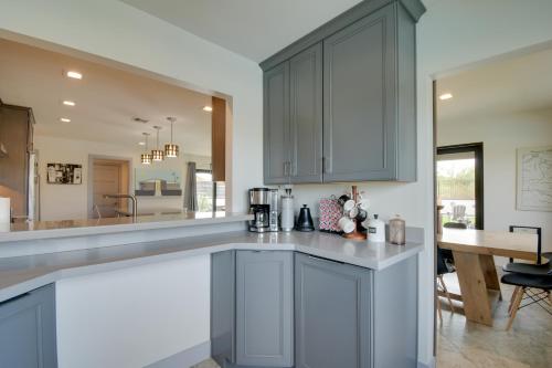 Η κουζίνα ή μικρή κουζίνα στο Pool, Spa, Game Room Luxury Fountain Hills Escape