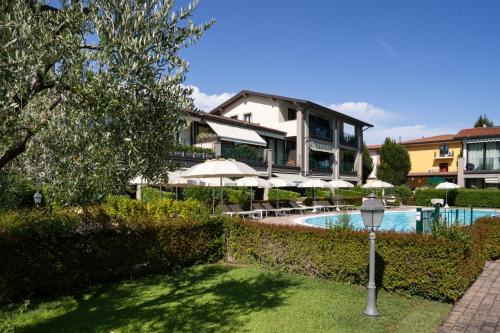 a large house with a swimming pool and a building at Le Terrazze sul Lago Hotel & Residence in Padenghe sul Garda