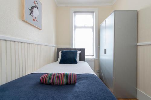 Krevet ili kreveti u jedinici u okviru objekta 4 Bed House in Abbeywood 7 beds sleeps 10 mins walk to Abbeywood station.
