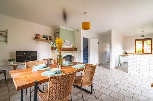 Una cocina o zona de cocina en GîTE DES CROIX